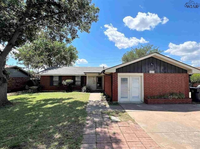 Photo - 4612 Summit Dr House
