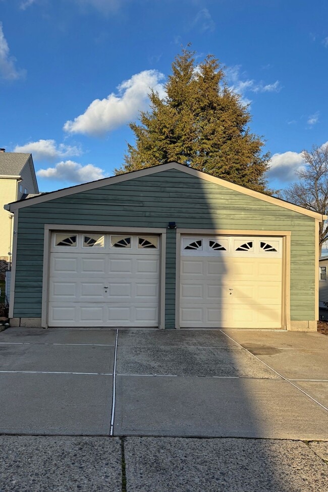 Photo - 2 Hasbrouck Ave Unidad # 2