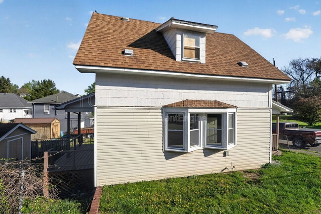 Photo - 139 Martin St