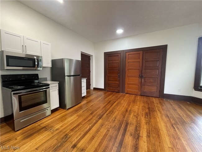 Building Photo - 1848 E 89th St Unit 102