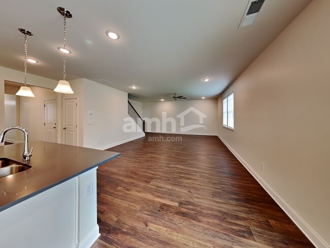 Photo - 216 Willow Ln