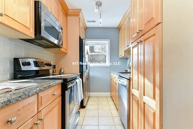 Photo - 168 Newton St Unit 03