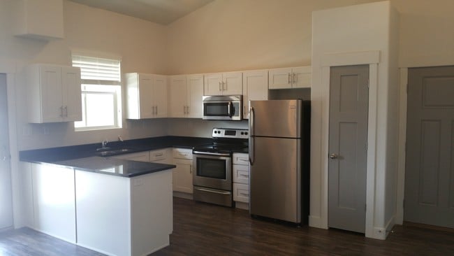 Building Photo - 1070 E Riches Ave Unit 11