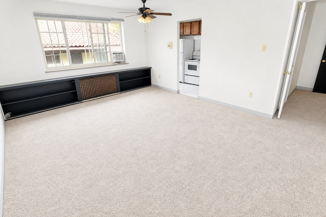 Photo - MONTROSE MANOR APARTMENTS -- 023