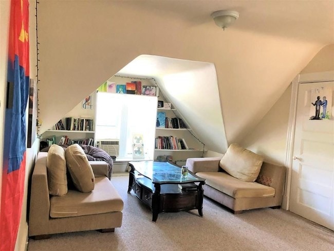 Livingroom - 16 Falkland St Unit 2