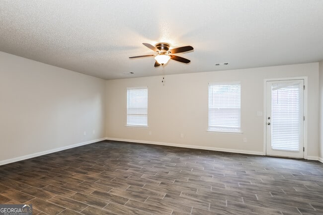 Photo - 1924 Simmons Ln