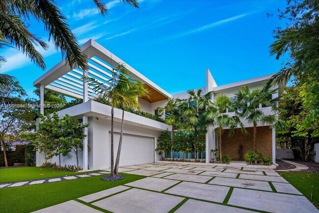 Photo - 3465 Meridian Ave