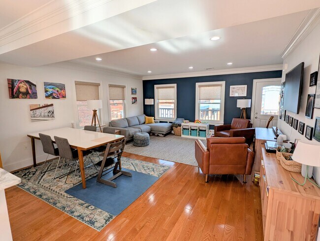 Open concept living and kitchen - 73 Broadway Unidad 2