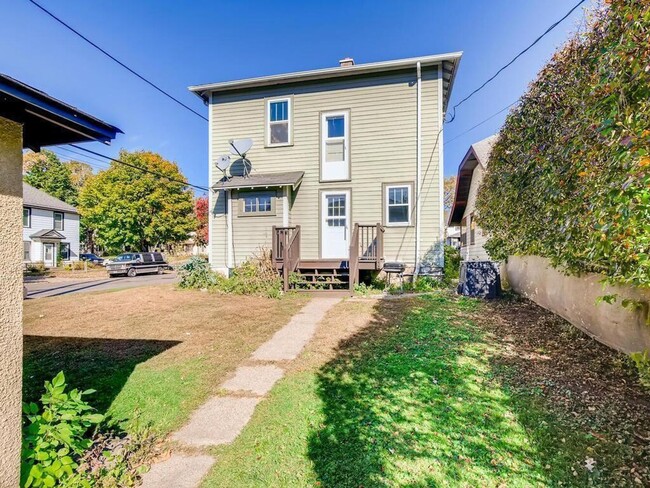 1698 Hewitt Ave Unit 1