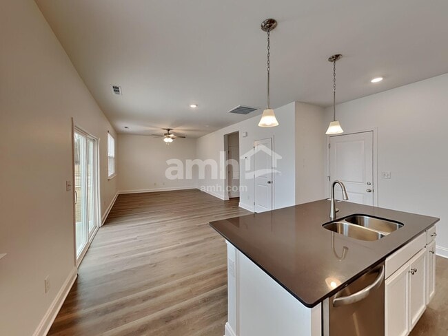 Photo - 707 Castor Ct