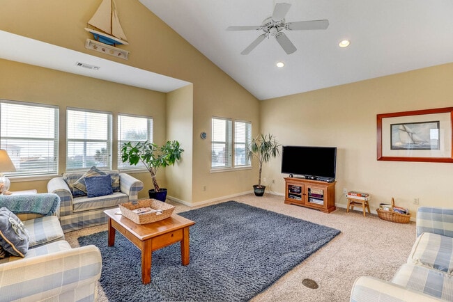 Building Photo - 2641 S Fletcher Ave Unit ID1247045P Rental