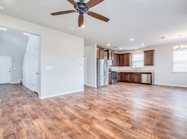 Photo - 398 Wapiti Rd