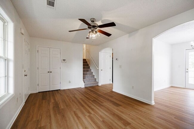 Photo - 20 Brittany Pointe Dr