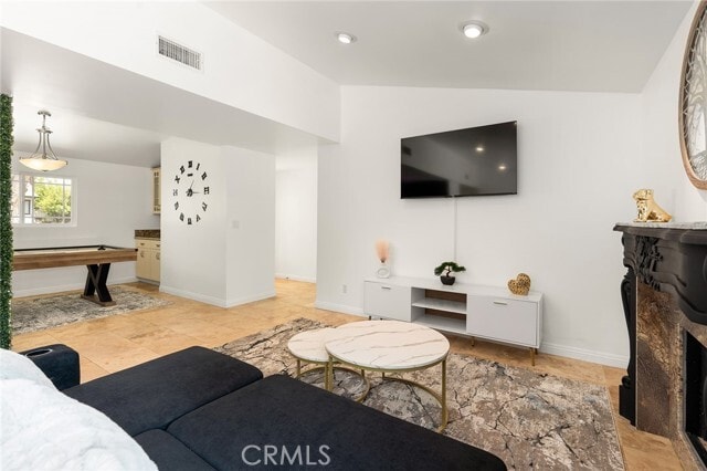 Photo - 20300 Oxnard St