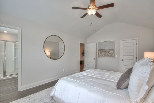 Photo - Lakeside Residences