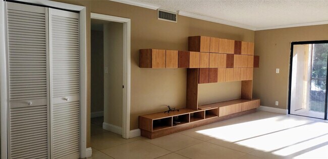 Photo - 331 Lakeview Dr Unit 206