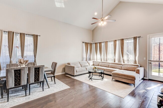 Photo - 722 Kingston Pl