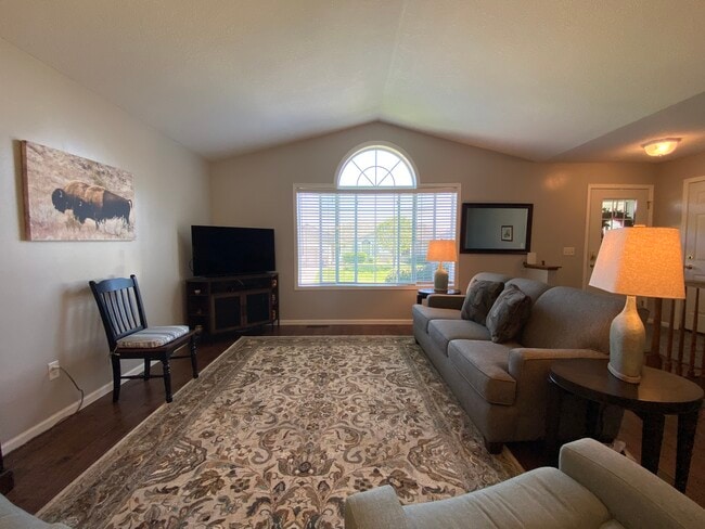 Photo - 103 Lookout Ln NW