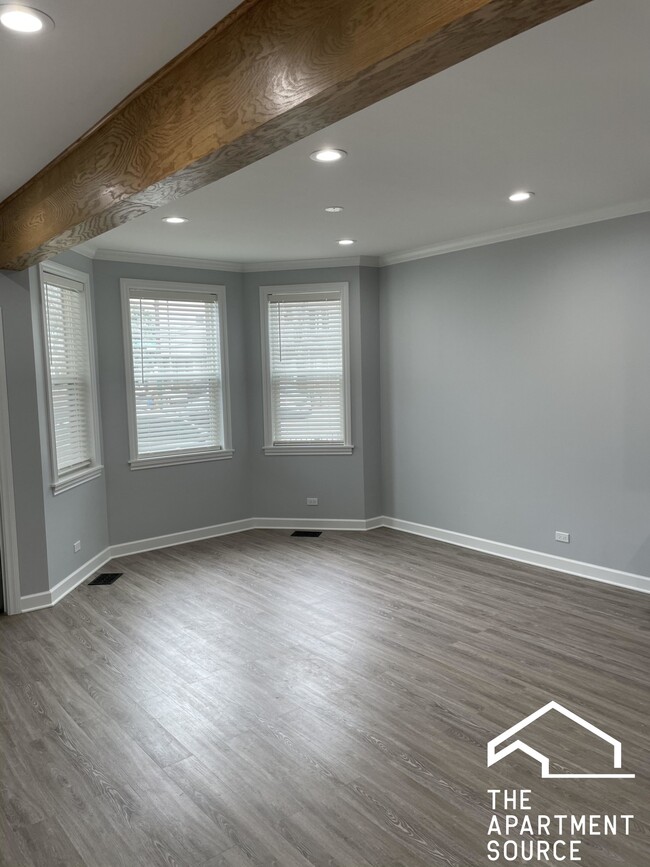 Photo - 3707 W Belmont Ave