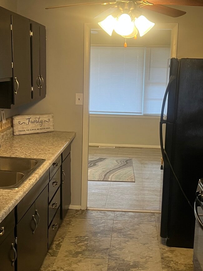 Building Photo - 505 W 53rd Ave