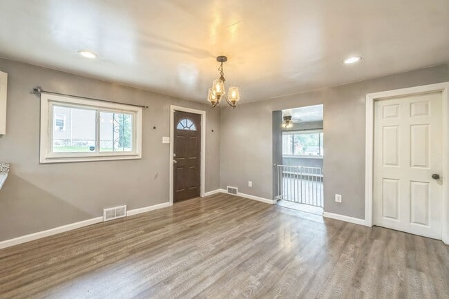 Photo - 2318 Eccles St