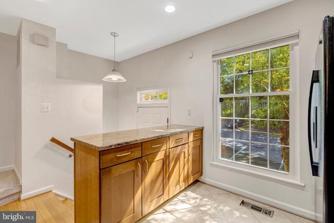 6586 Skylemar Trail