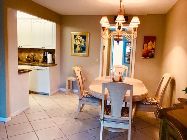 Photo - 4008 Cornwall A