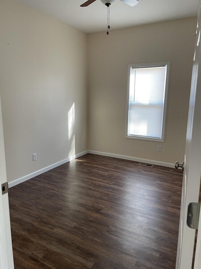 Photo - 300 W 5th St