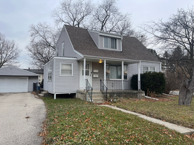 Building Photo - 5857-5859 N 93rd Unit 5859 (Upper)