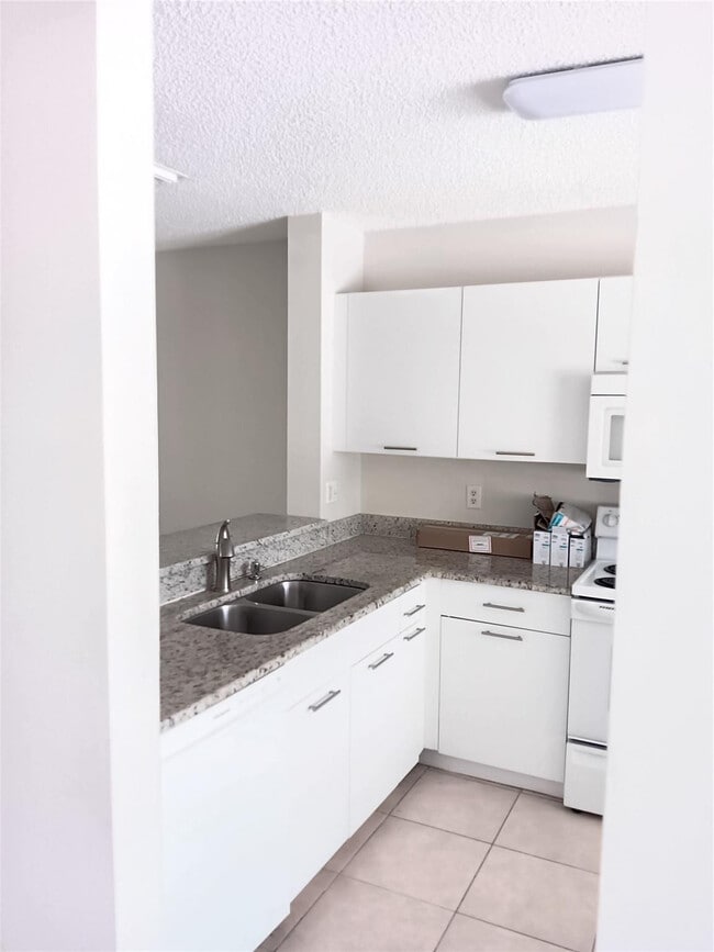 Photo - 20869 NW 2nd St