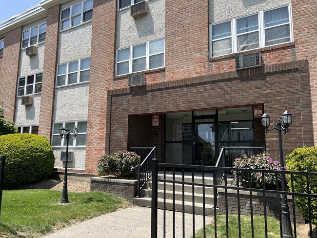 Building Photo - 45 Monroe St Unit C16 Rental