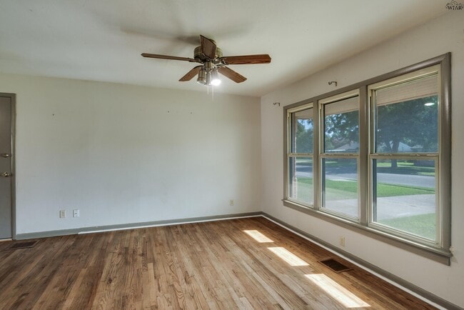 Photo - 4300 Hughes Dr