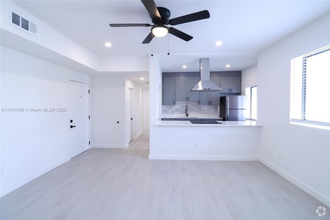 Building Photo - 221 SW 11th Ave Unit 3 Rental