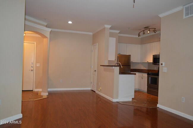 Photo - 1701 E Colter St Unidad 165