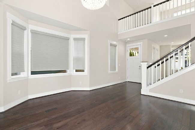 **Beautiful Sammamish Home in Desirable Canterbury Park**- AVAILABLE NOW FOR RENT!!