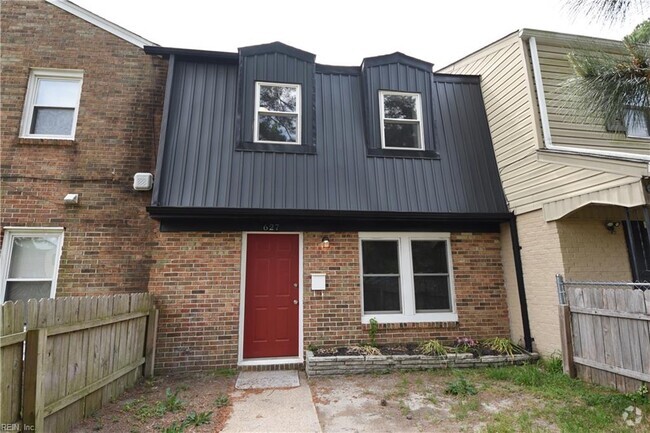 Building Photo - 627 Red Horse Ln Rental