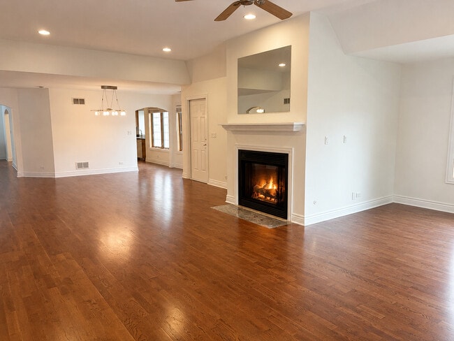Photo - 1759 Dewes St