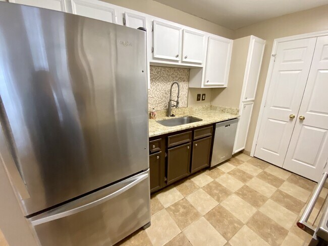 Photo - Three Bedroom Condo at Reserve at Woodbridge! Unidad C119
