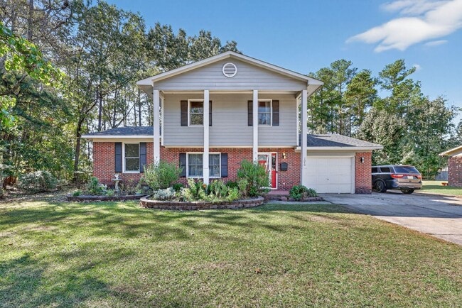 Building Photo - 1040 Rim Rd