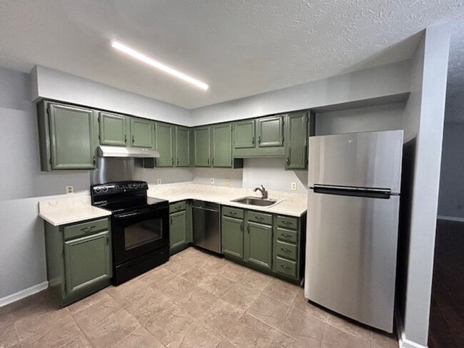 Photo - 785 Iroquois Cir