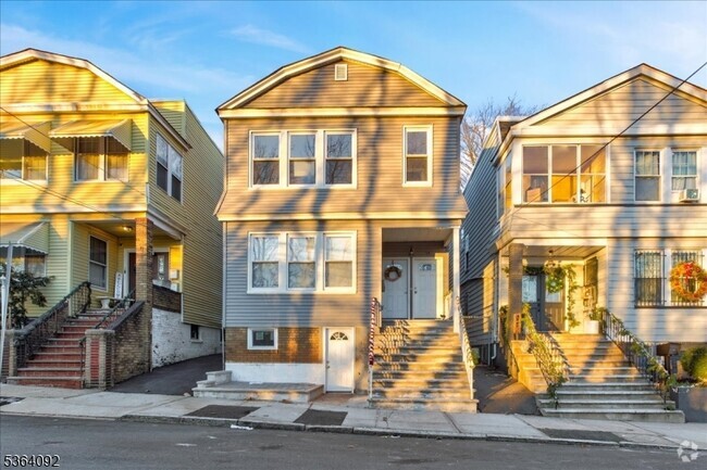Building Photo - 15 Fessenden Pl Unit 1 Rental
