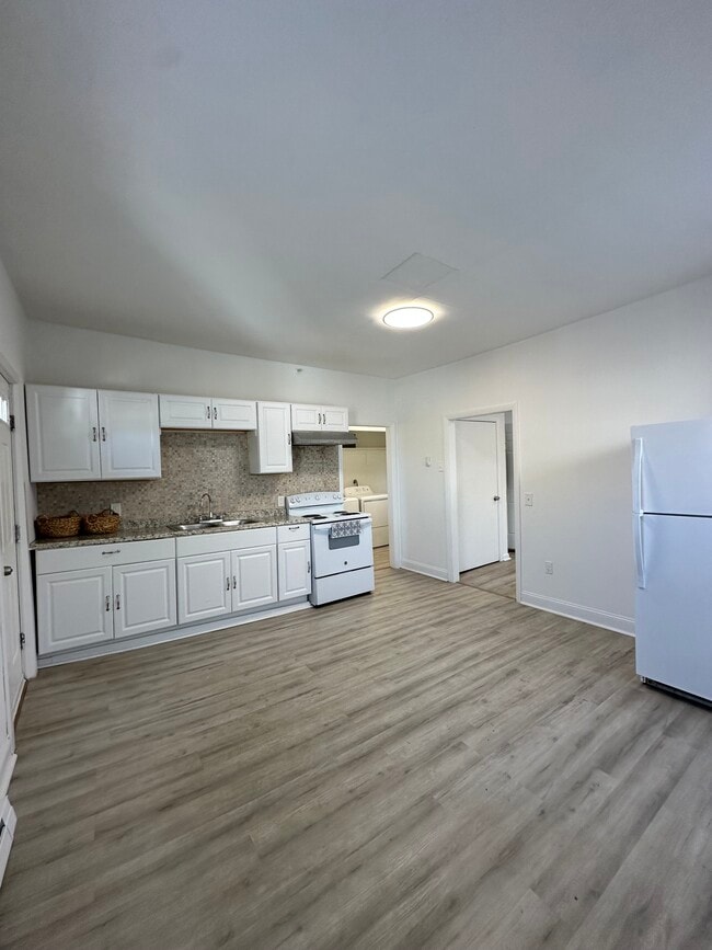 Building Photo - 172 Pearl St Unit 2E