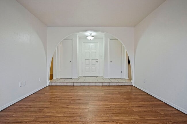 Photo - Beautifully Renovated 3bed/  2bath in Del city!   Bonus room in the Master bedroom!!