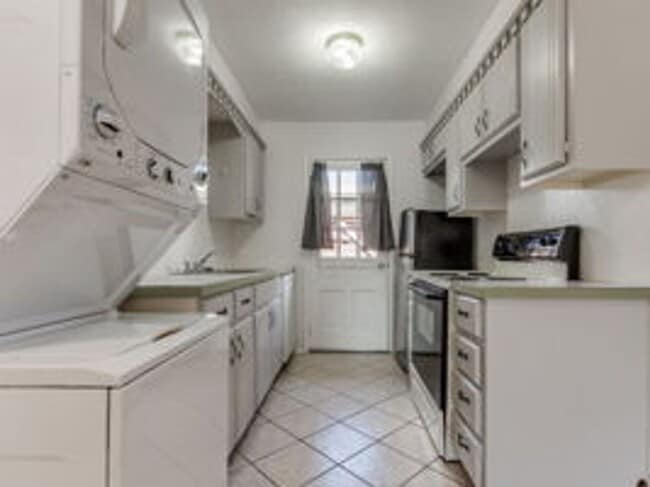 Building Photo - 2 bed/ 1 bath condo in Bethany