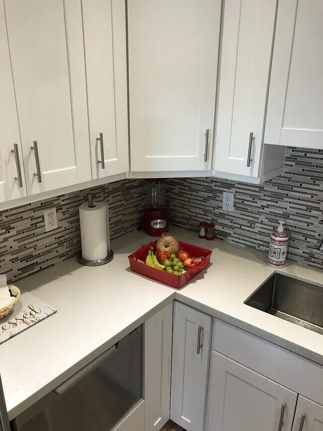 Photo - 212 Forbes Av