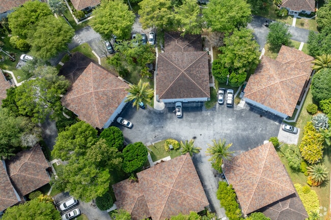 Photo - Camino Circle