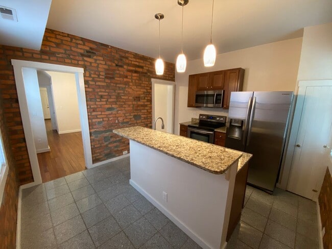 Photo - Hunter Ave 888-890 NCR Unit 888