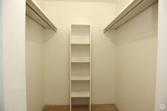 1BR, 1BA - 528 SF