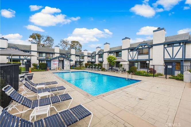 Photo - 19231 Sherman Way