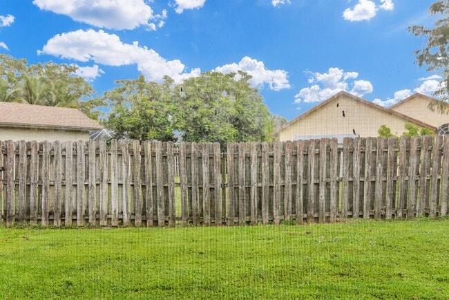 Photo - 13737 Yarmouth Dr